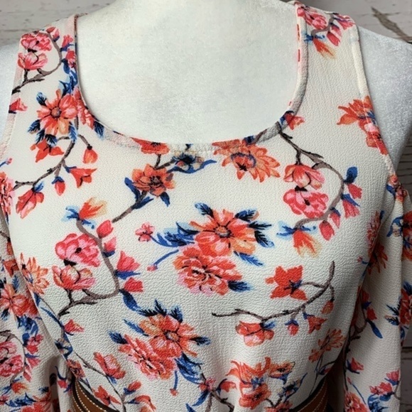 EUC Love J Floral Cold Shoulder Lace Hem Dress - Picture 4 of 8